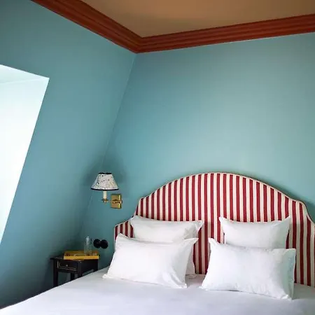 Les Deux Gares Hotel *